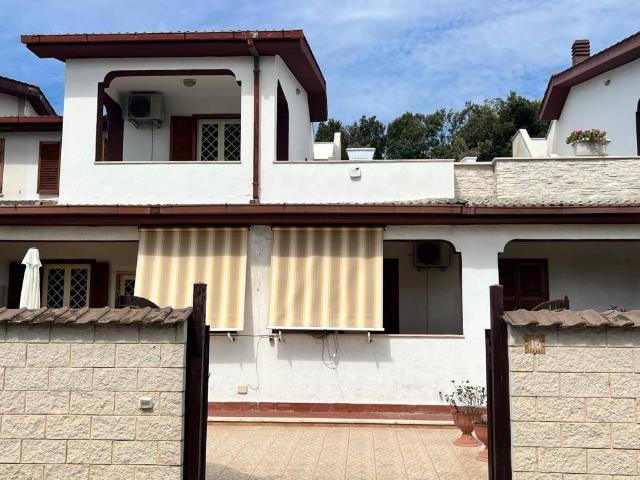 Villa Indipendente in vendita a Marina di Tor San Lorenzo, Ardea