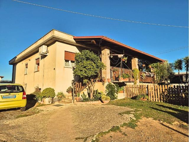 Villa Indipendente in vendita a Madonnina, Roma Capitale