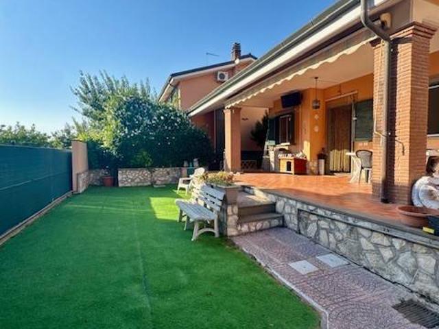 Villa Indipendente in vendita a Nuova Florida, Roma Capitale
