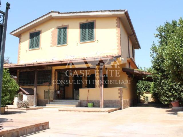 Villa Indipendente in vendita a Centro Regina, Roma Capitale