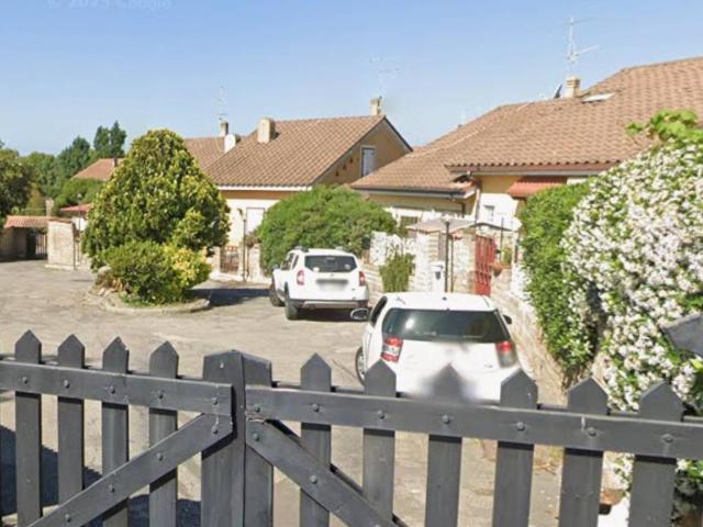 Villa Indipendente in vendita a Marina di Tor San Lorenzo, Roma Capitale