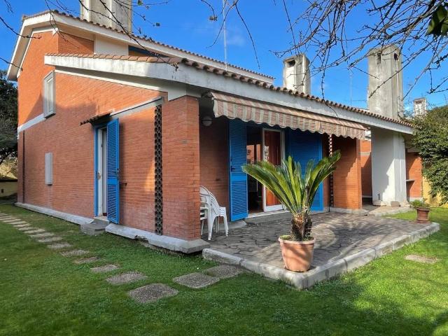 Villa Indipendente in vendita a Marina di Tor San Lorenzo, Roma Capitale
