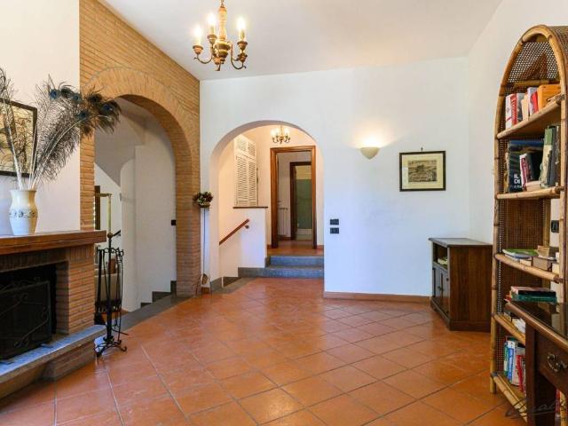 Villa Indipendente in vendita a Marina di Tor San Lorenzo, Roma Capitale
