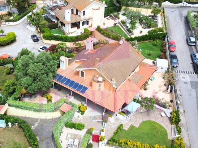 Villa Indipendente in vendita a Marina di Tor San Lorenzo, Roma Capitale