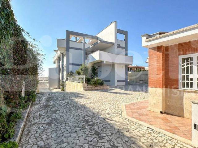 Villa Indipendente in vendita a Lido dei Coralli, Roma Capitale