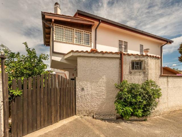 Villa Indipendente in vendita a Colle Romito, Ardea