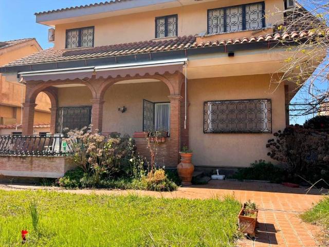 Villa Indipendente in vendita a Colle Romito, Roma Capitale