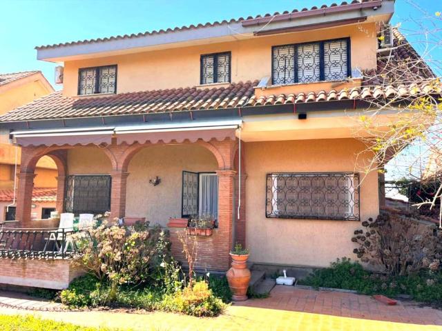 Villa Indipendente in vendita a Colle Romito, Roma Capitale