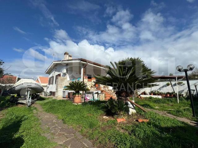 Villa Indipendente in vendita a Colle Romito, Roma Capitale