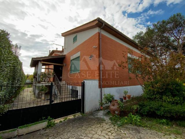 Villa Indipendente in vendita a Marina di Tor San Lorenzo, Roma Capitale