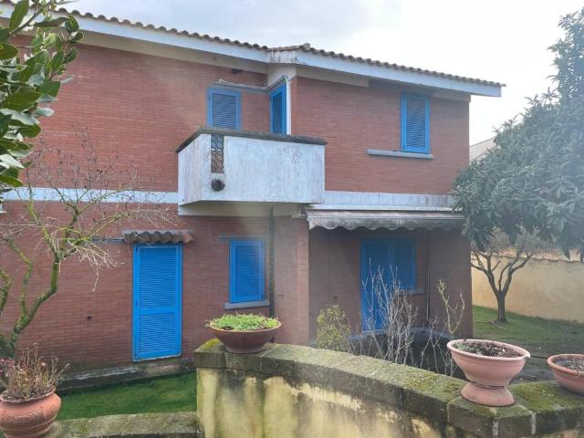 Villa Indipendente in vendita a Marina di Tor San Lorenzo, Roma Capitale