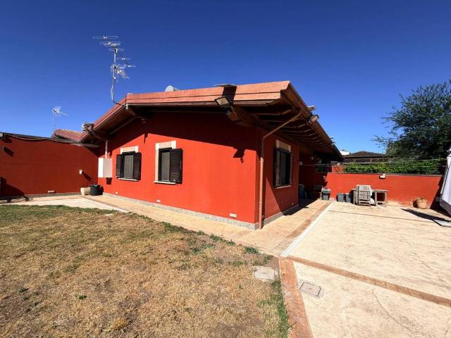 Villa Indipendente in vendita a Nuova Florida, Roma Capitale
