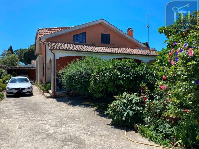 Villa Indipendente in vendita a Colle Romito, Roma Capitale