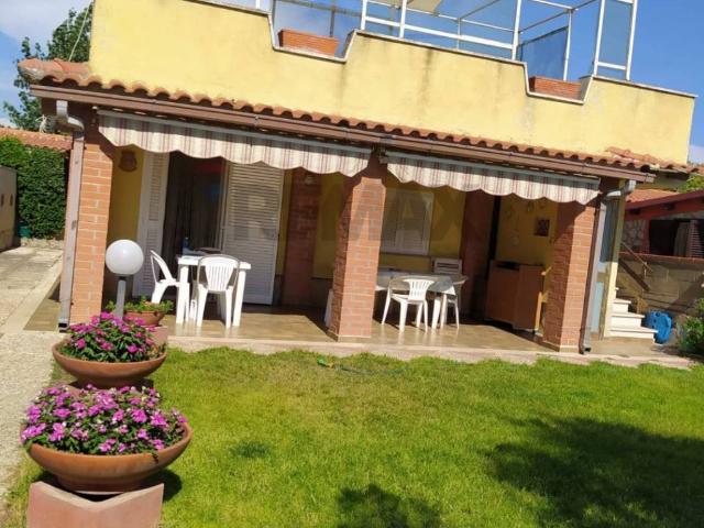 Villa Indipendente in vendita a Marina di Tor San Lorenzo Sud, Roma Capitale