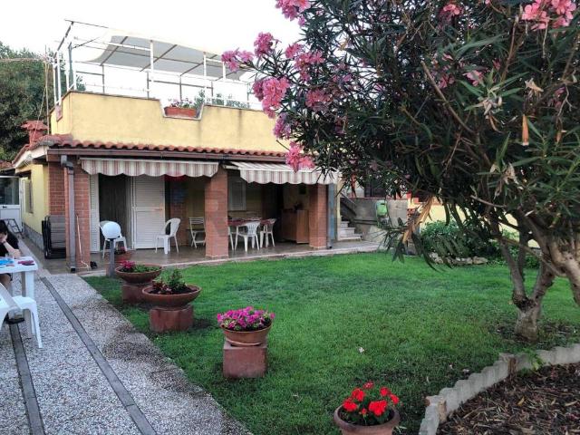 Villa Indipendente in vendita a Marina di Tor San Lorenzo Sud, Roma Capitale