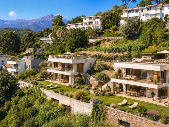 Villa Indipendente in vendita a Pineta di Arenzano, Arenzano