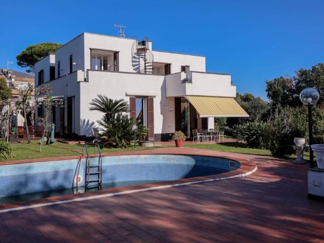 Villa Indipendente in vendita a Pineta di Arenzano, Arenzano