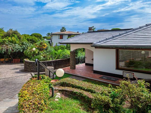 Villa Indipendente in vendita a Pineta di Arenzano, Arenzano