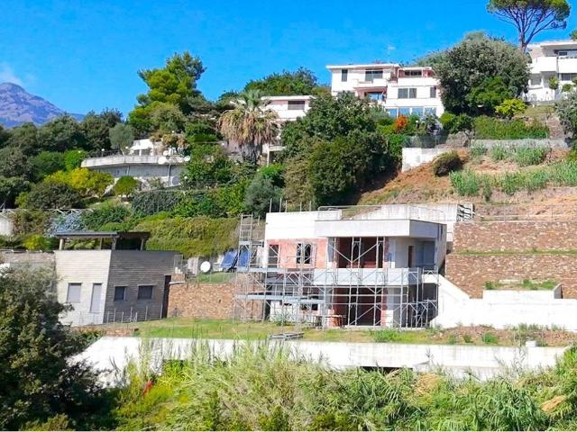 Villa Indipendente in vendita a Pineta di Arenzano, Arenzano