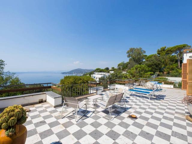 Villa Indipendente in vendita a Pineta di Arenzano, Arenzano