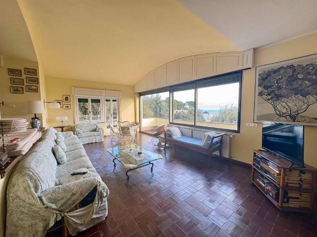 Villa Indipendente in vendita a Pineta di Arenzano, Arenzano