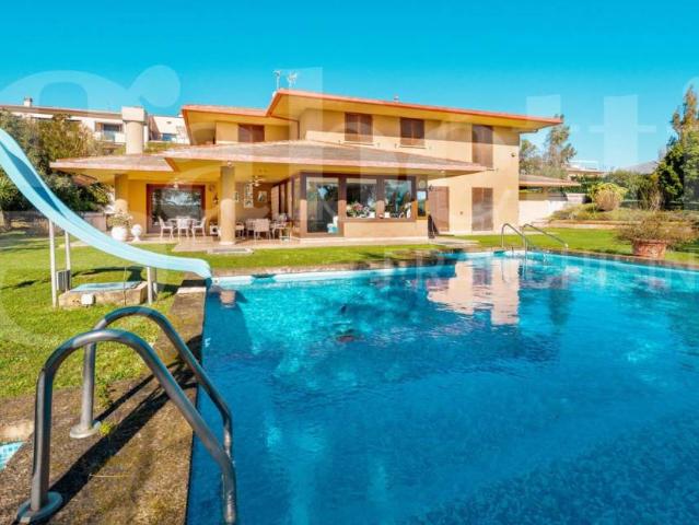 Villa Indipendente in vendita a Pineta di Arenzano, Arenzano