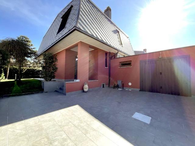Villa Indipendente in vendita a Cascina San Pietro, Arese