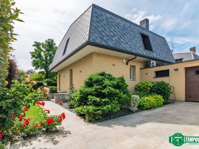 Villa Indipendente in vendita a Cascina San Pietro, Arese