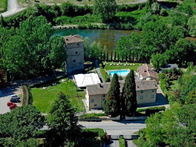 Villa Indipendente in vendita a Palazzo Del Pero, Toscana