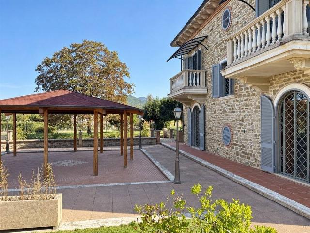 Villa Indipendente in vendita a Chiassa Superiore, Arezzo