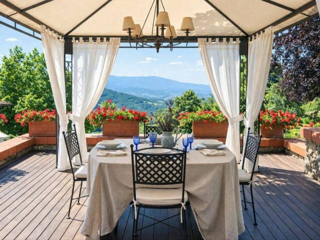 Villa Indipendente in vendita a Palazzo Del Pero, Toscana