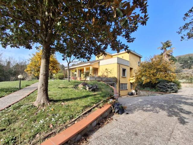 Villa Indipendente in vendita a Bagnoro, Palazzo Del Pero