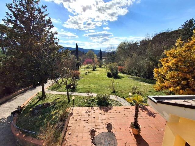 Villa Indipendente in vendita a Bagnoro, Palazzo Del Pero
