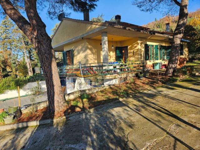 Villa Indipendente in vendita a Bagnoro, Palazzo Del Pero