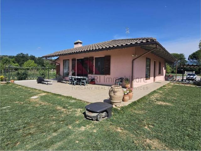 Villa Indipendente in vendita a Colle di Santa Maria, Palazzo Del Pero