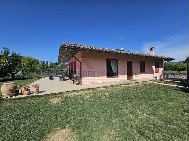 Villa Indipendente in vendita a Colle di Santa Maria, Palazzo Del Pero