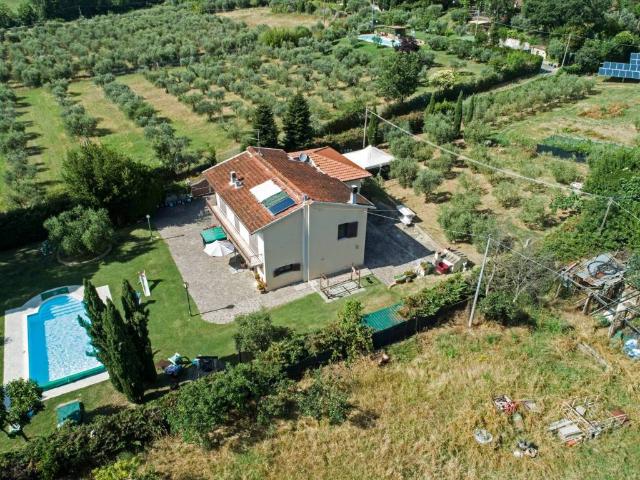 Villa Indipendente in vendita a Policiano, Palazzo Del Pero