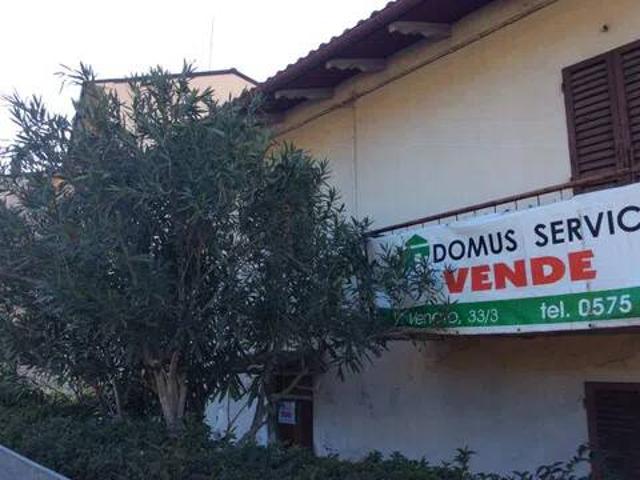 Villa Indipendente in vendita a Policiano, Palazzo Del Pero
