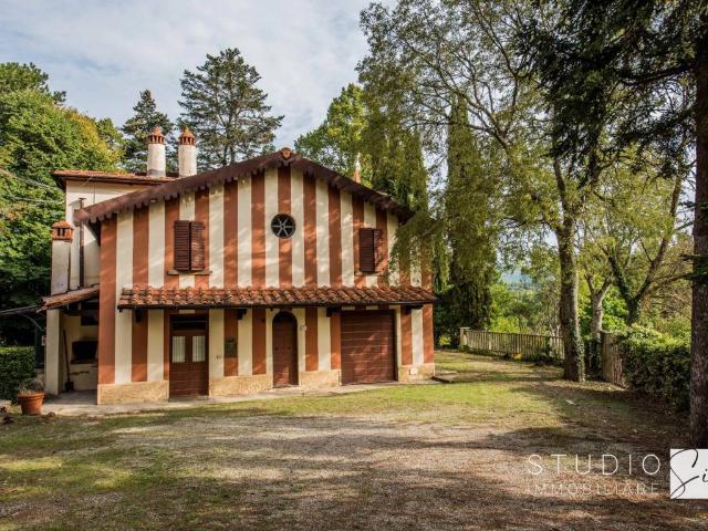 Villa Indipendente in vendita a Gragnone, Palazzo Del Pero