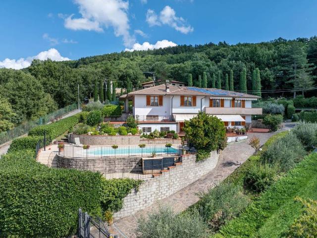 Villa Indipendente in vendita a La Pace, Palazzo Del Pero