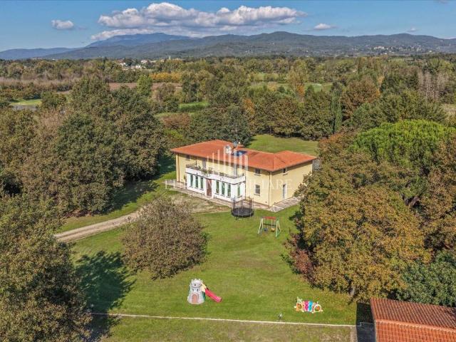 Villa Indipendente in vendita a Ponte Buriano, Palazzo Del Pero