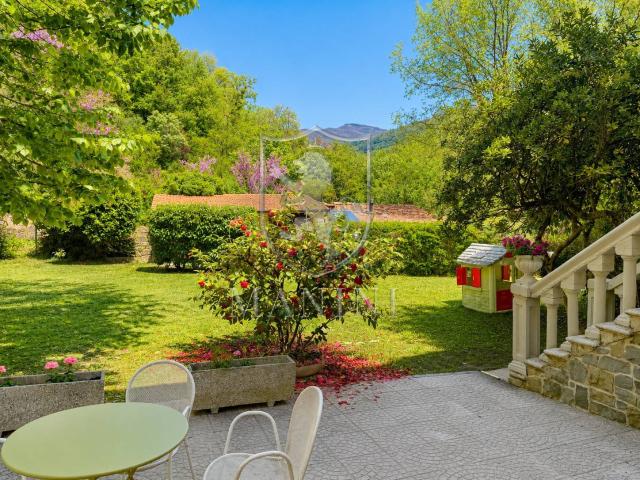 Villa Indipendente in vendita a Palazzo Del Pero, Toscana
