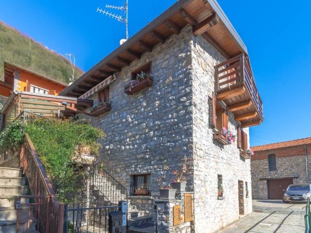 Villa Indipendente in vendita a Argegno, Lombardia