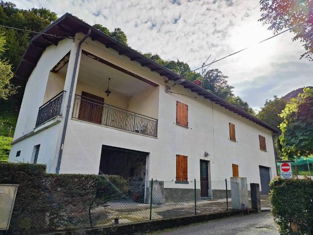 Villa Indipendente in vendita a Argegno, Lombardia