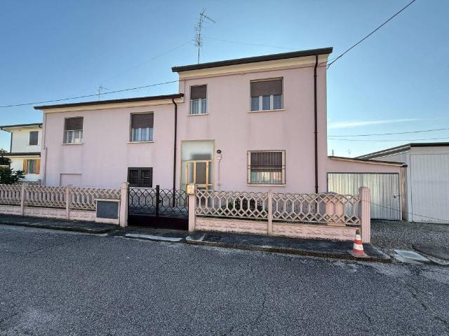 Villa Indipendente in vendita a Argenta, Reggio Emilia