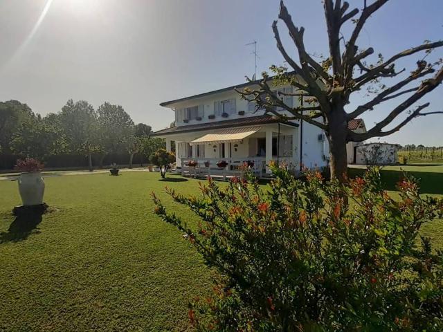 Villa Indipendente in vendita a Argenta, Reggio Emilia