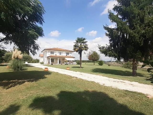 Villa Indipendente in vendita a Argenta, Reggio Emilia