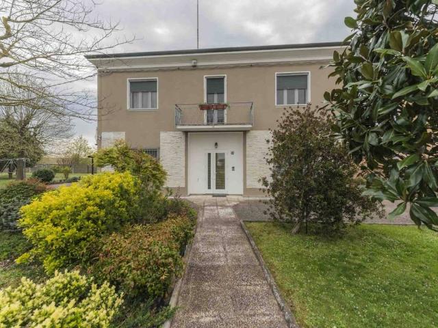 Villa Indipendente in vendita a Argenta, Reggio Emilia