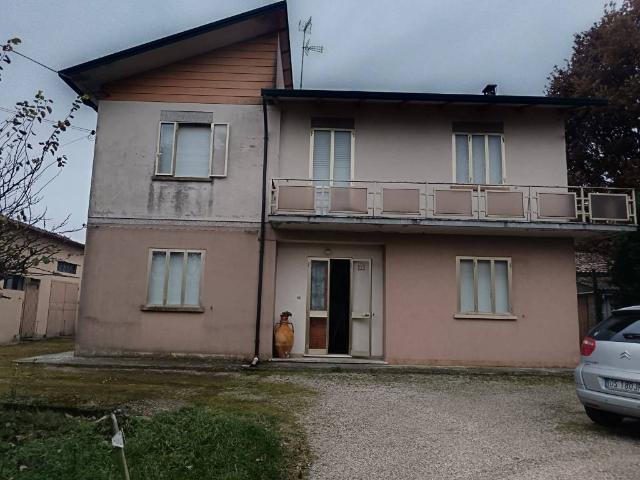 Villa Indipendente in vendita a Argenta, Reggio Emilia