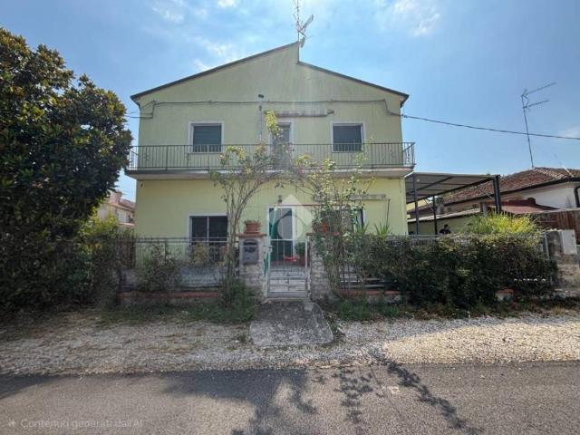 Villa Indipendente in vendita a Argenta, Reggio Emilia